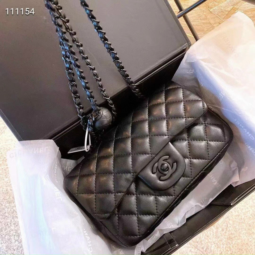 Thanh lý túi xách đeo chéo Chanel  108829726