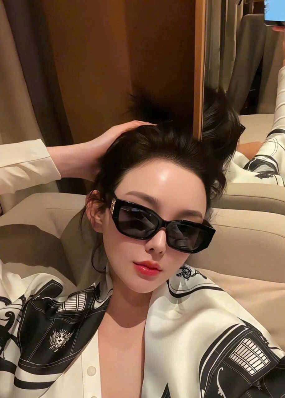 Kính mát Dior MissDior S1F Black Rectangular Sunglasses 1