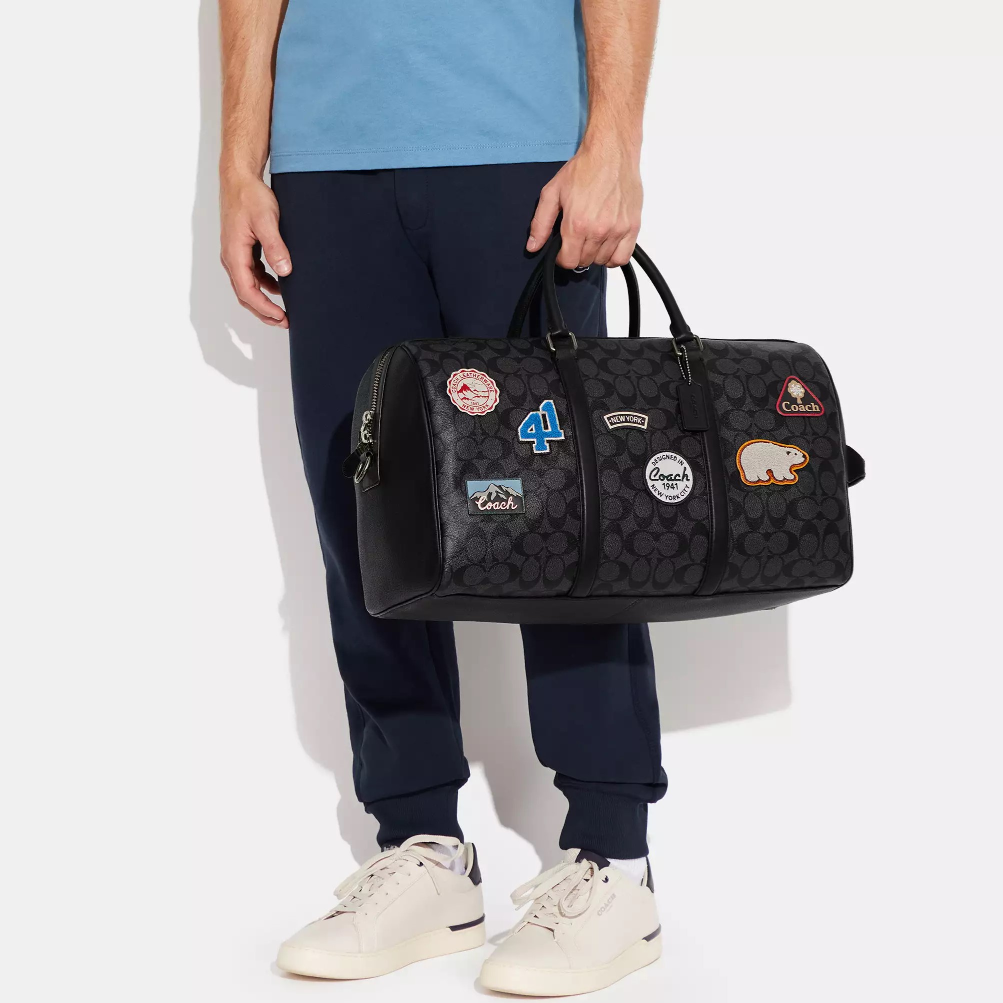 TÚI XÁCH ĐEO CHÉO DU LỊCH COACH VENTURER BAG IN SIGNATURE CANVAS WITH SKI PATCHES CE553 5