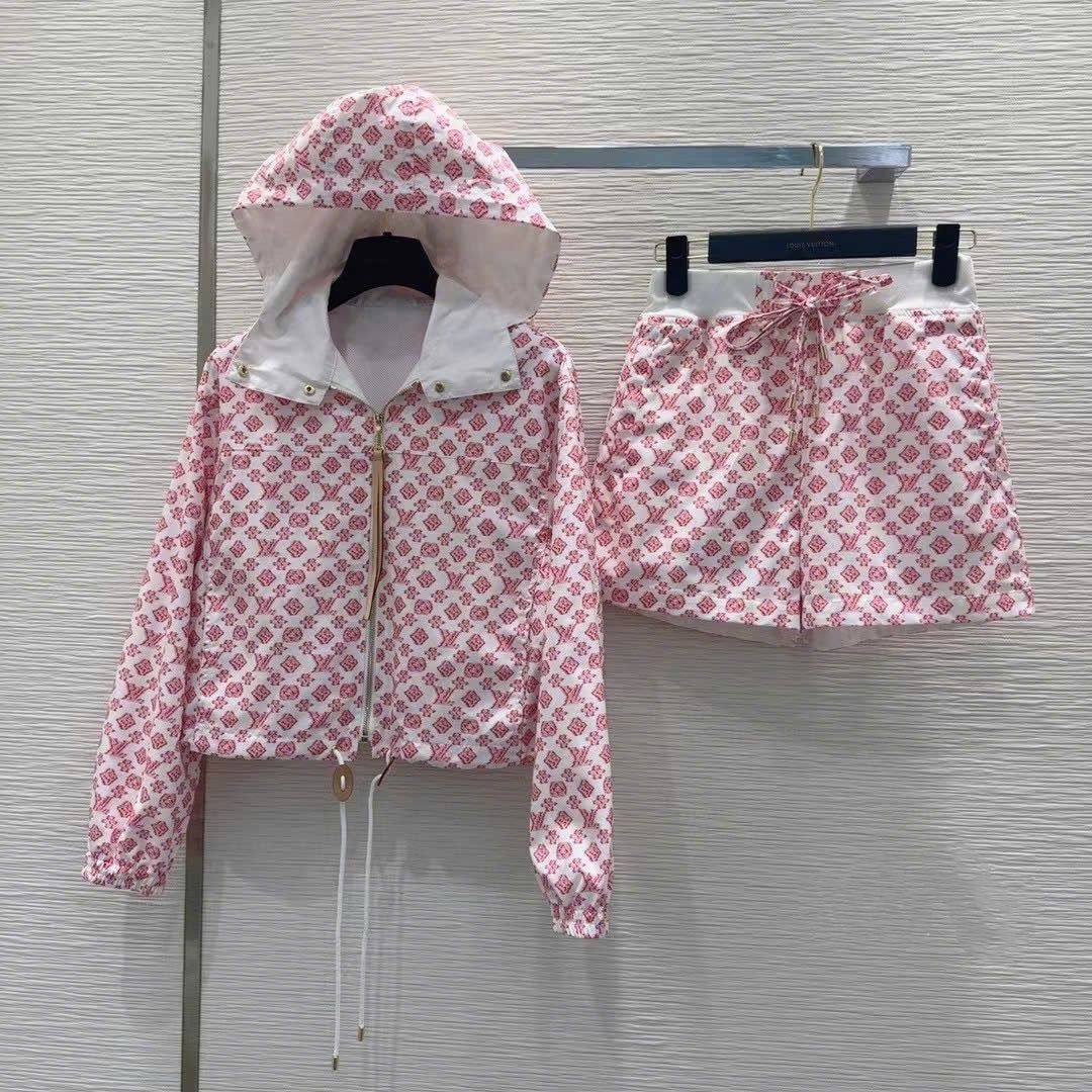 Combo áo có nón và quần short nữ màu hồng LV 2