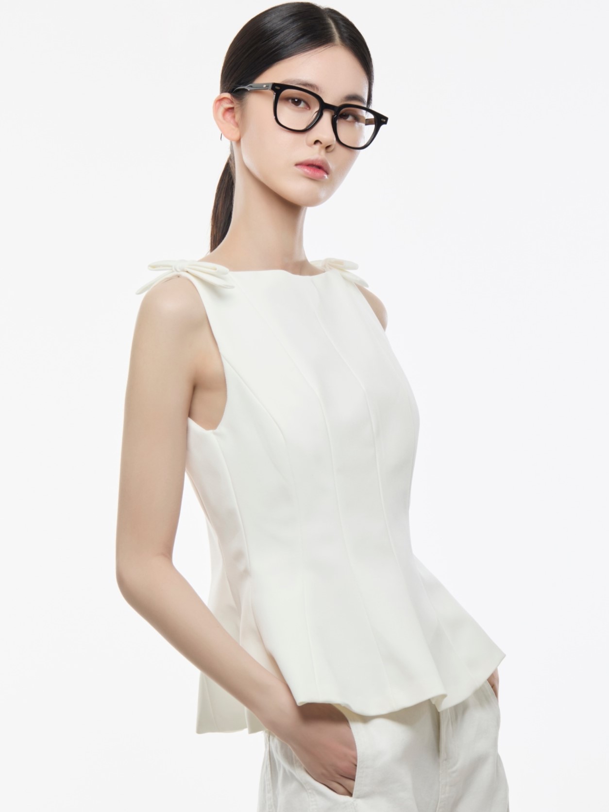 Mắt kính giả cận Gentle Monster Kubo 01 Square Glasses in Black Acetate Frame Clear Lenses 14