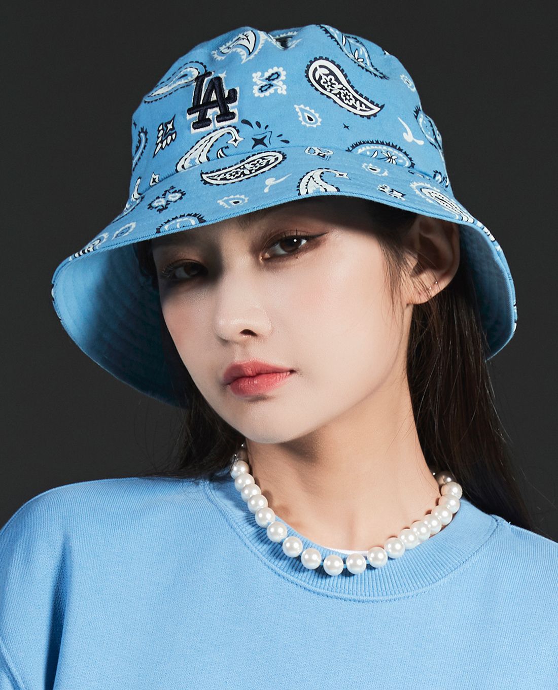 Nón MLB Paisley Bucket Hat LA Dodgers 3AHT0292N-07BLL màu xanh 3