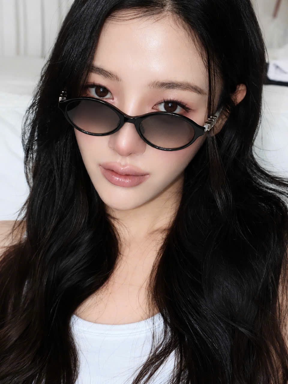 Mắt kính đen DiorTreasure R1I Black Oval Sunglasses 9