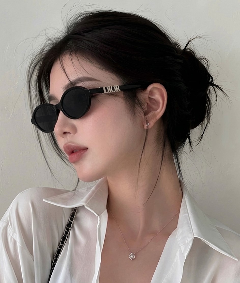 Mắt kính đen DiorTreasure R1I Black Oval Sunglasses 12