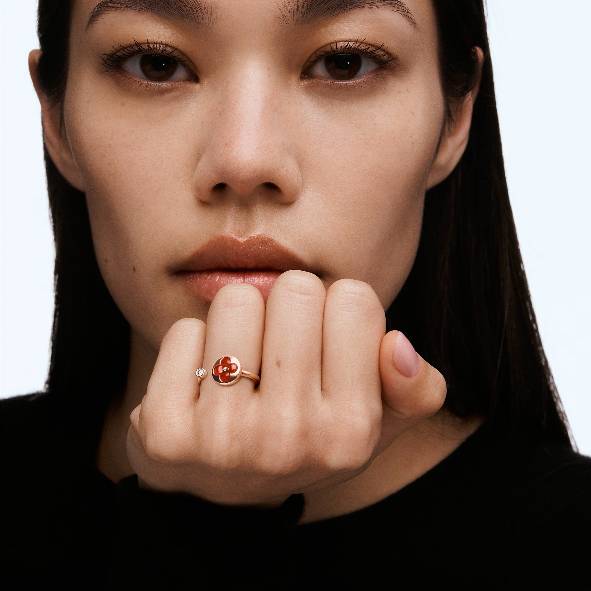 Nhẫn nữ LV Louis Vuitton Color Blossom Mini Sun Ring Cornelian and Diamond 1