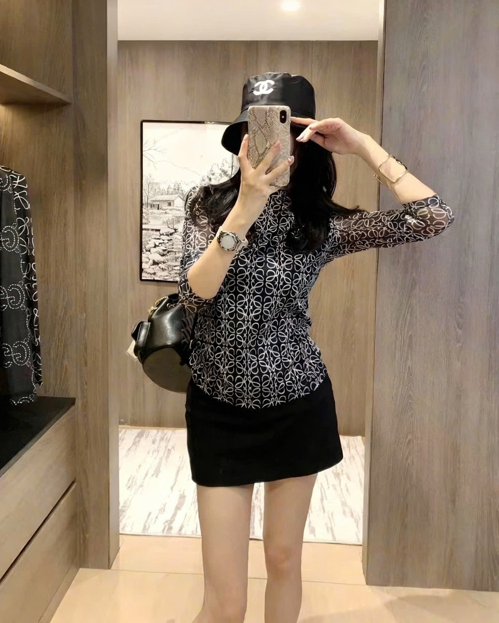 Áo dài tay cổ tròn thời trang Loewe 2