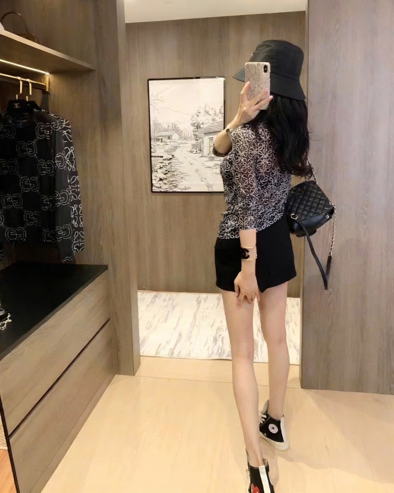 Áo dài tay cổ tròn thời trang Loewe 5
