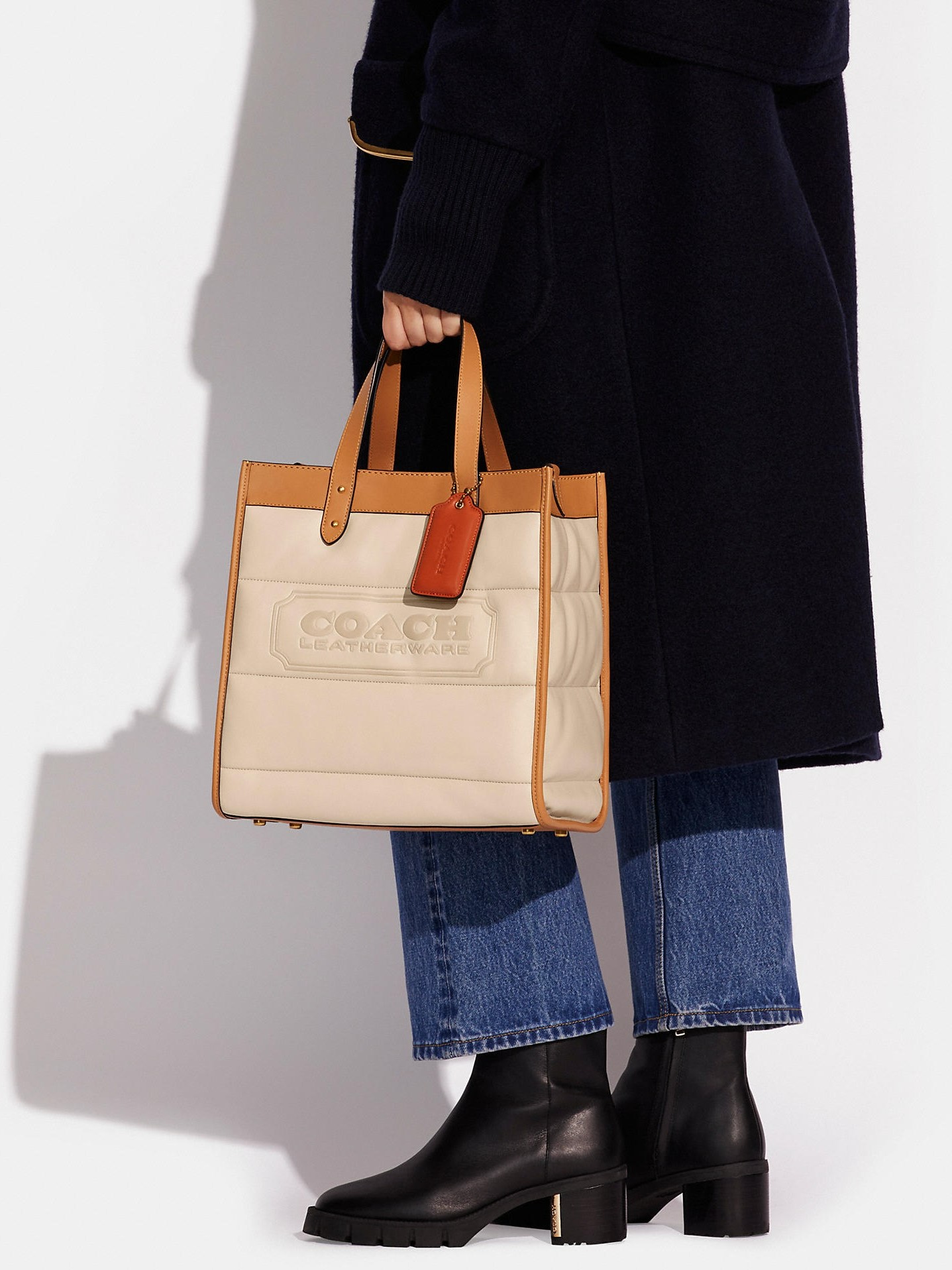 TÚI COACH FIELD TOTE WITH COLORBLOCK QUILTING AND COACH BADGE 5