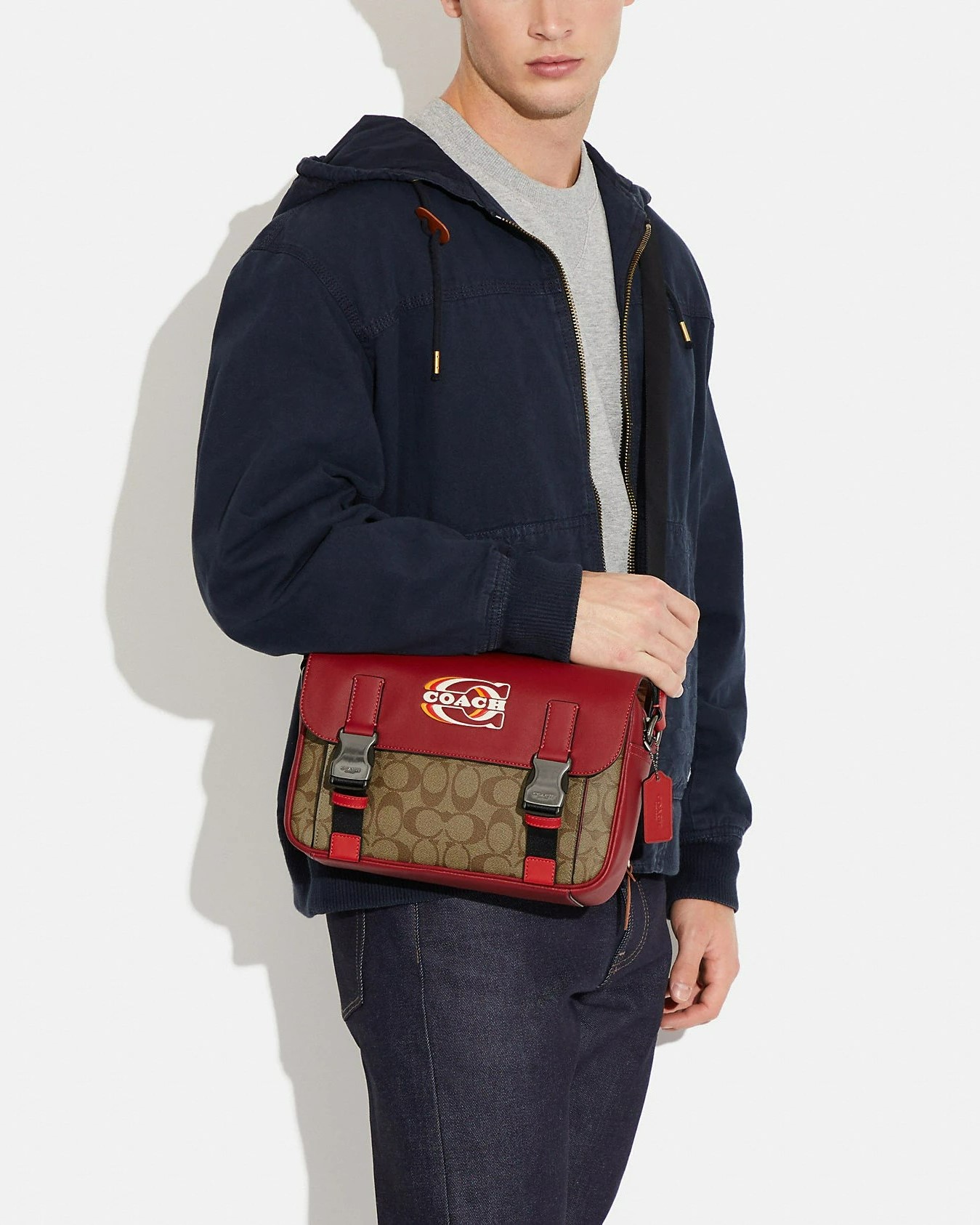 TÚI DÁNG CẶP COACH TRACK CROSSBODY IN RED KHAKI MULTI COLORBLOCK SIGNATURE CANVAS WITH COACH STAMP 4