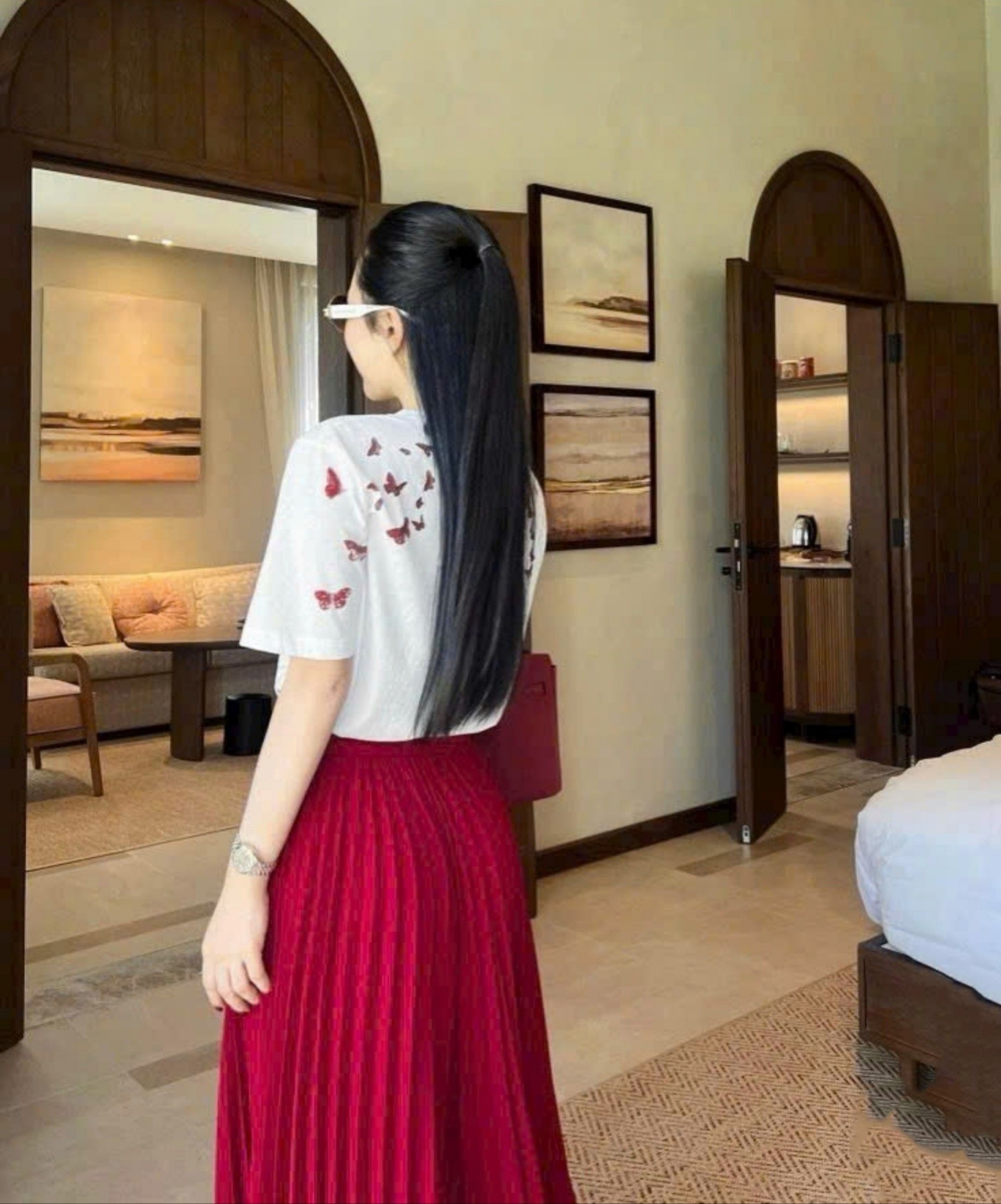 Áo thun nữ Dior White Cotton T-shirt With Red Design 10