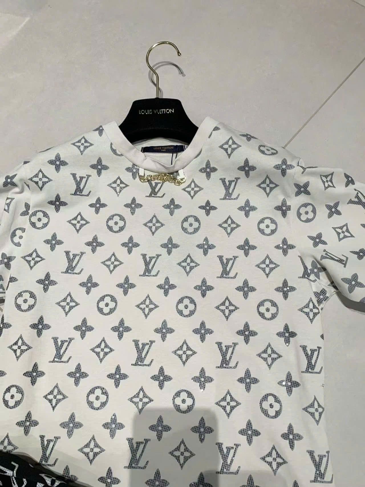 Áo thun Louis Vuitton màu xám họa tiết hãng 7
