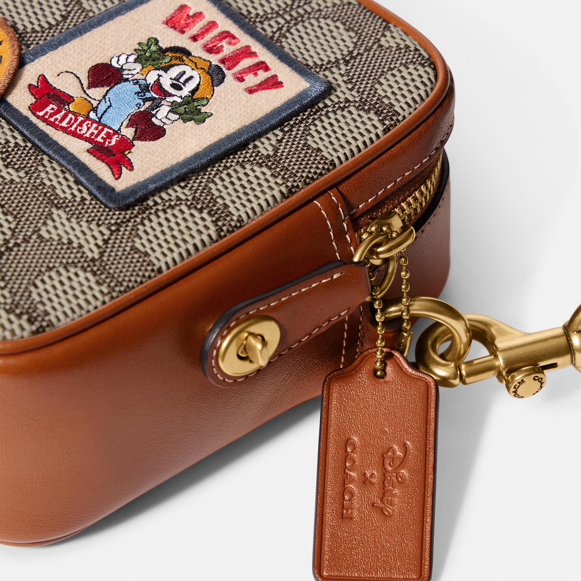 TÚI ĐEO CHÉO LIMITED DISNEY X COACH FLIGHT BAG 19 IN SIGNATURE TEXTILE JACQUARD WITH PATHES CG968 1