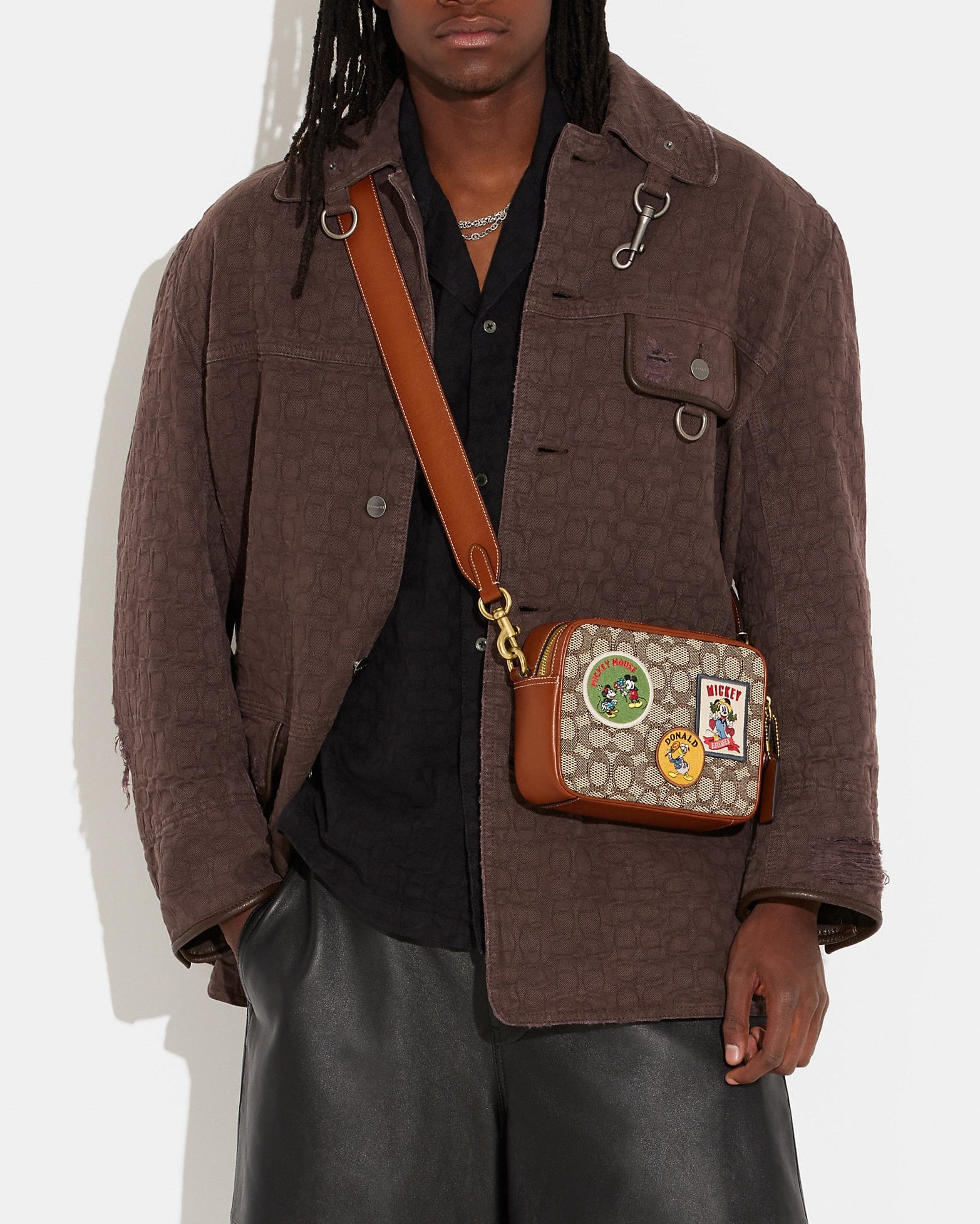 TÚI ĐEO CHÉO LIMITED DISNEY X COACH FLIGHT BAG 19 IN SIGNATURE TEXTILE JACQUARD WITH PATHES CG968 2