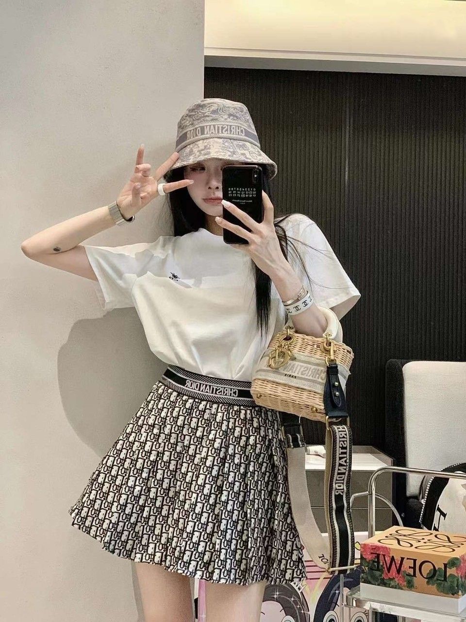 SET VÁY XÒE ÁO THUN POLO TRẮNG DIOR 1