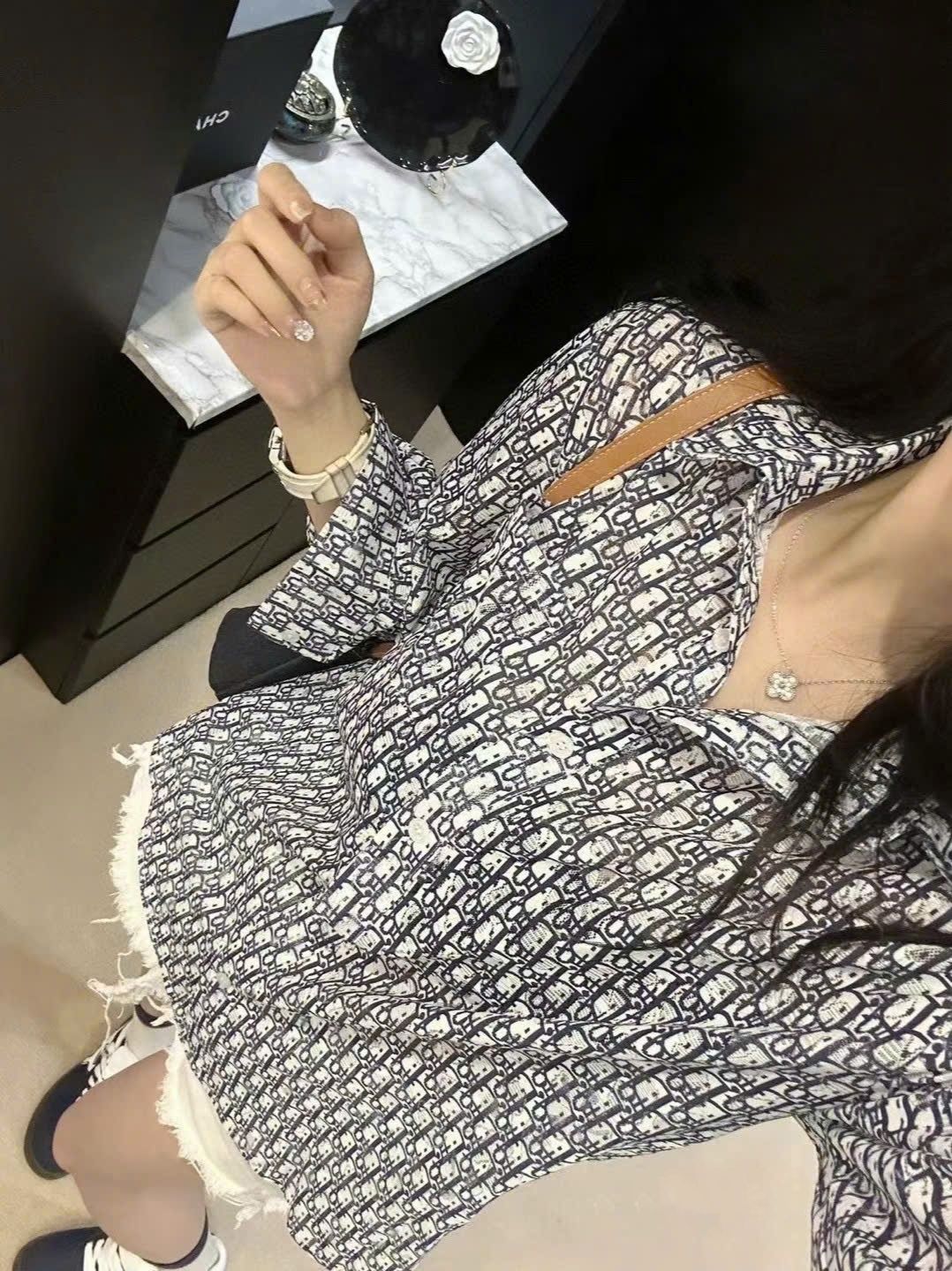 Áo thời trang sơ mi nữ họa tiết hãng Dior 4