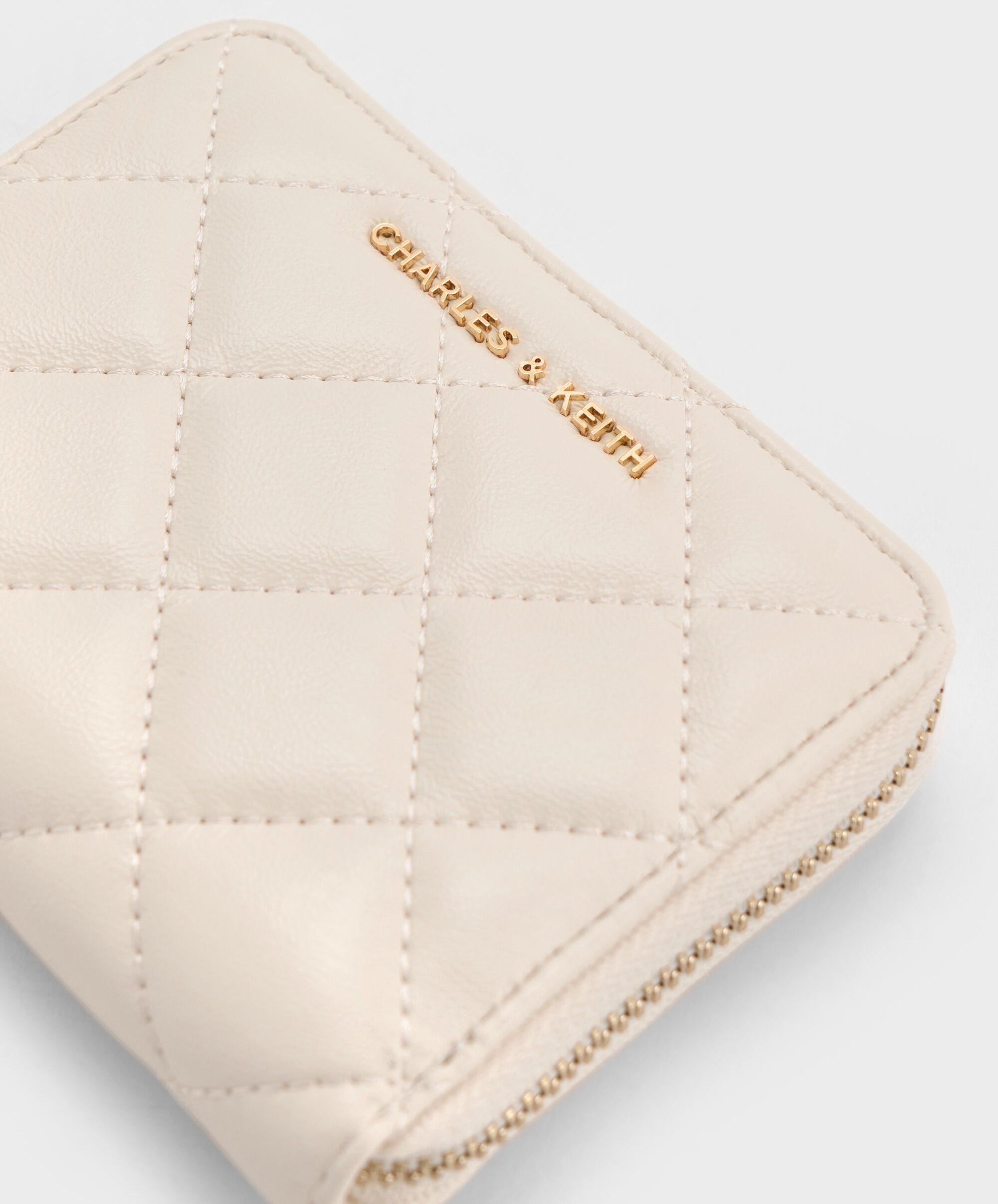 Ví cầm tay ngắn gập trắng Charles Keith Alva Quilted Zip Around Wallet CK6-10770678 2