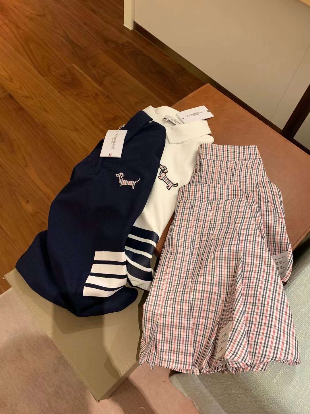 SET ÁO THUN NỮ POLO VÀ VÁY NGẮN THOM BROWNE 1