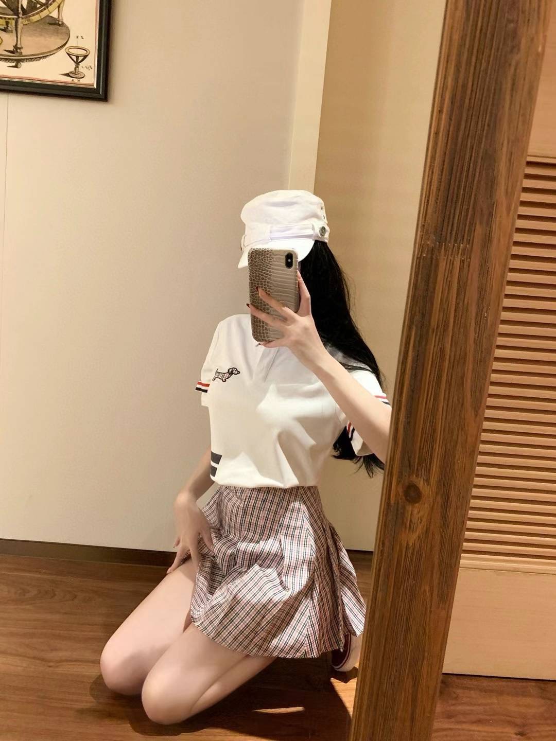 SET ÁO THUN NỮ POLO VÀ VÁY NGẮN THOM BROWNE 5