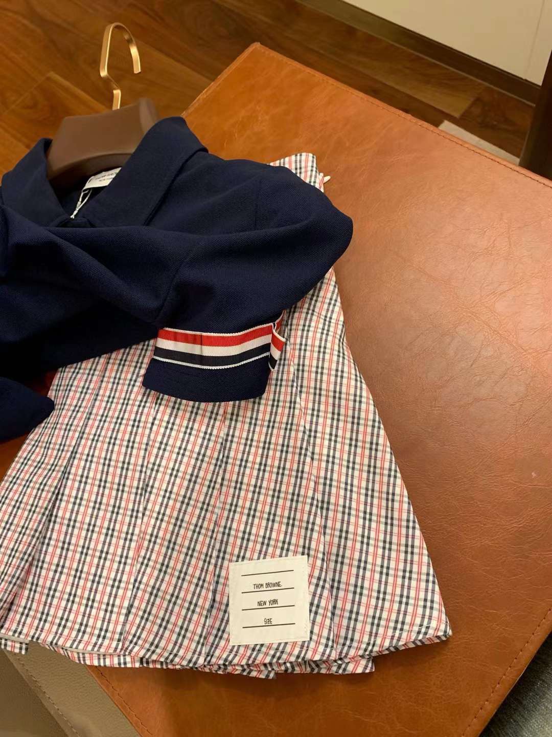 SET ÁO THUN NỮ POLO VÀ VÁY NGẮN THOM BROWNE 8
