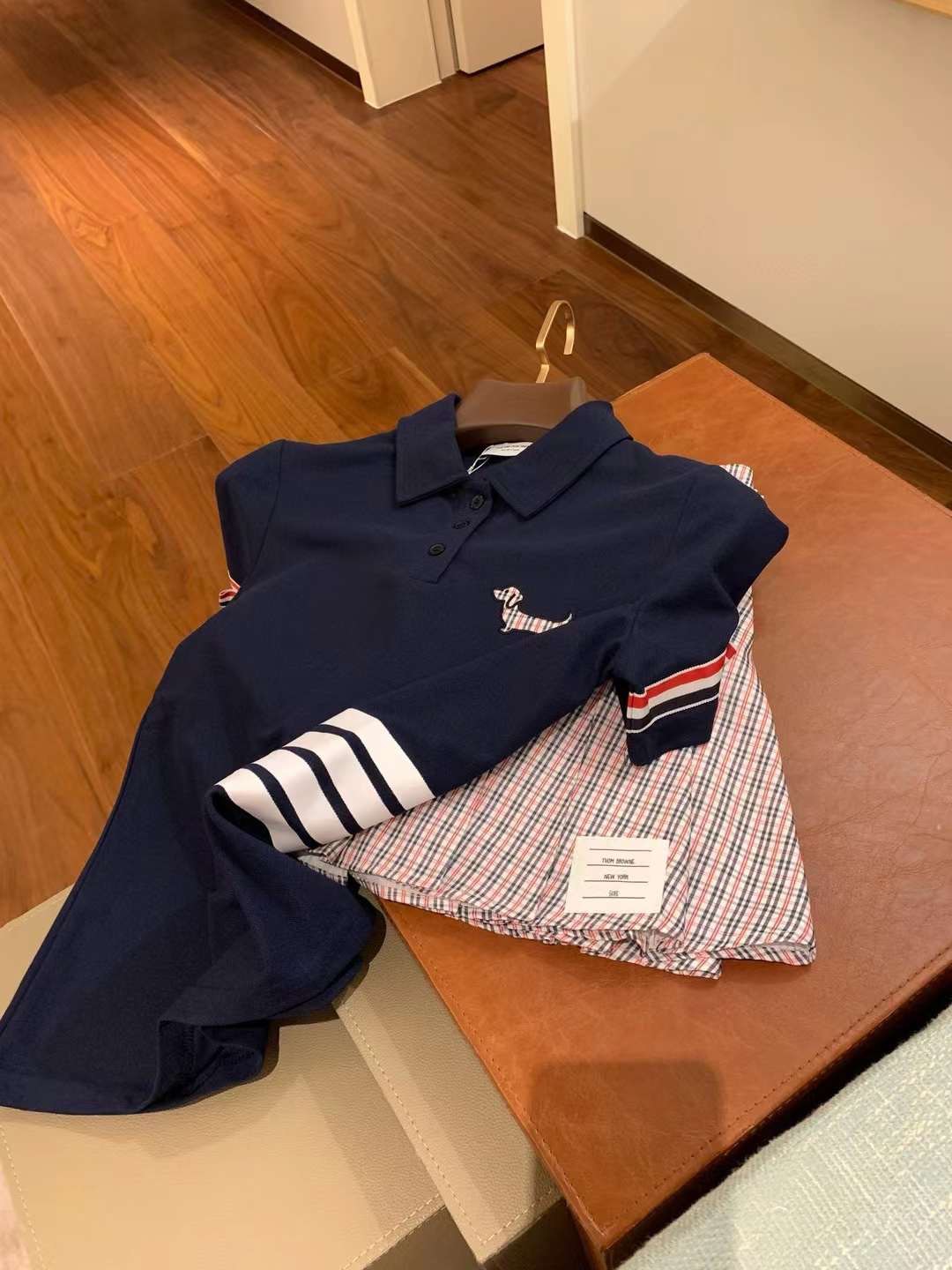 SET ÁO THUN NỮ POLO VÀ VÁY NGẮN THOM BROWNE 9