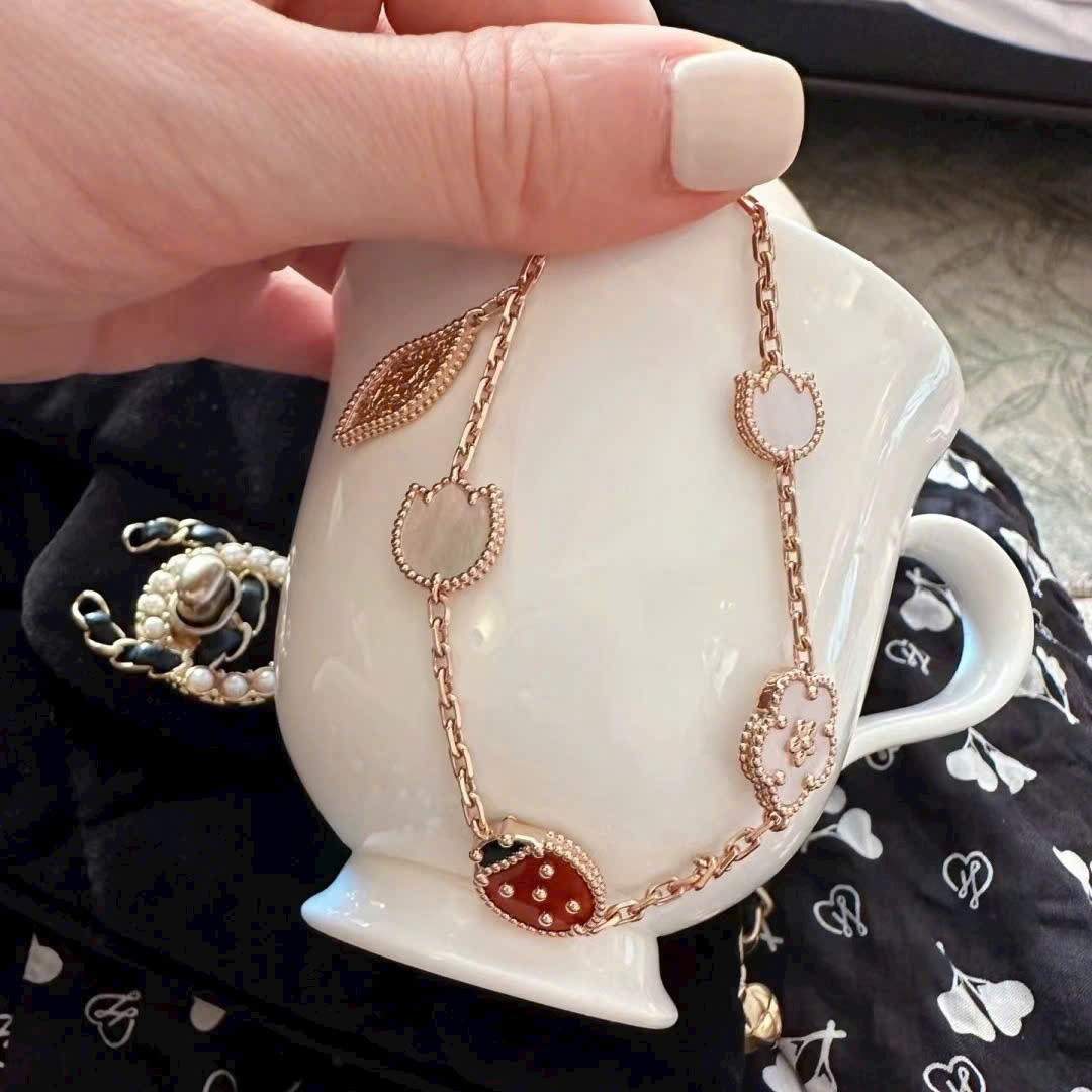 Vòng tay bọ rùa hoa lá Van Cleef & Arpels Lucky Spring Bracelet 5 Motifs White Mother Of Pearl Carnelian VCARP7RR00 7