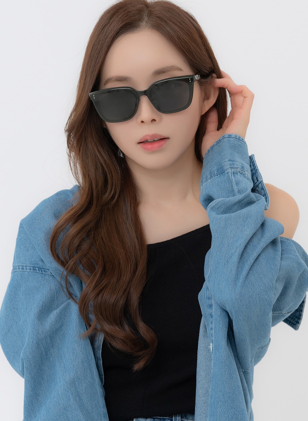 Kính râm Gentle Monster Tote KC2 Black Lenses Translucent Khaki Acetate Frame 1