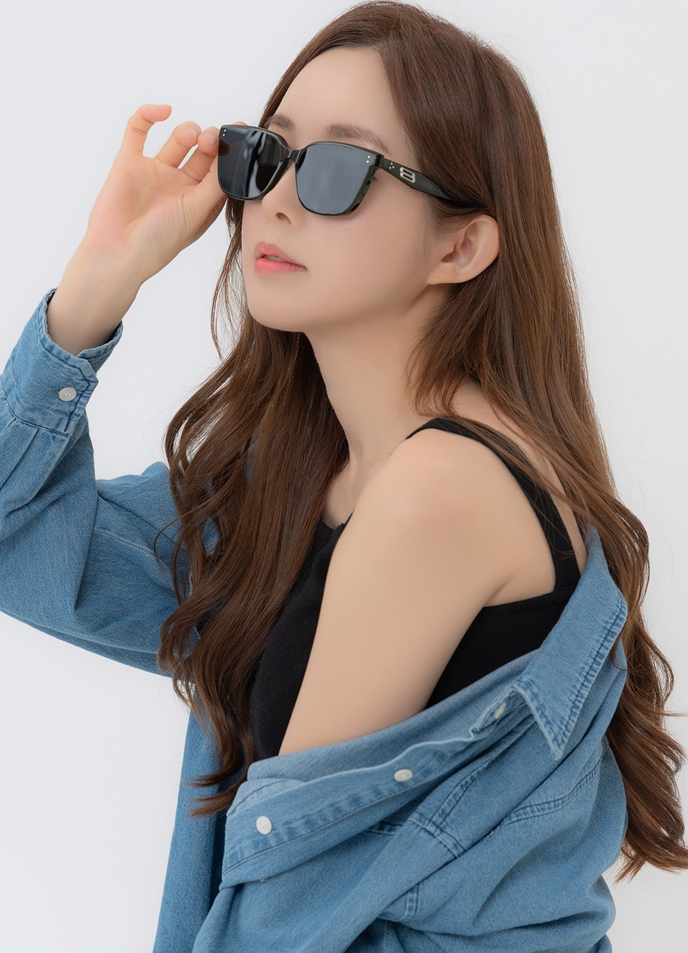 Kính râm Gentle Monster Tote KC2 Black Lenses Translucent Khaki Acetate Frame 4