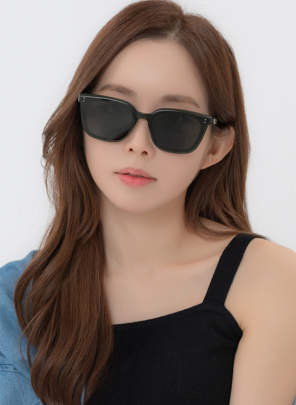 Kính râm Gentle Monster Tote KC2 Black Lenses Translucent Khaki Acetate Frame 7
