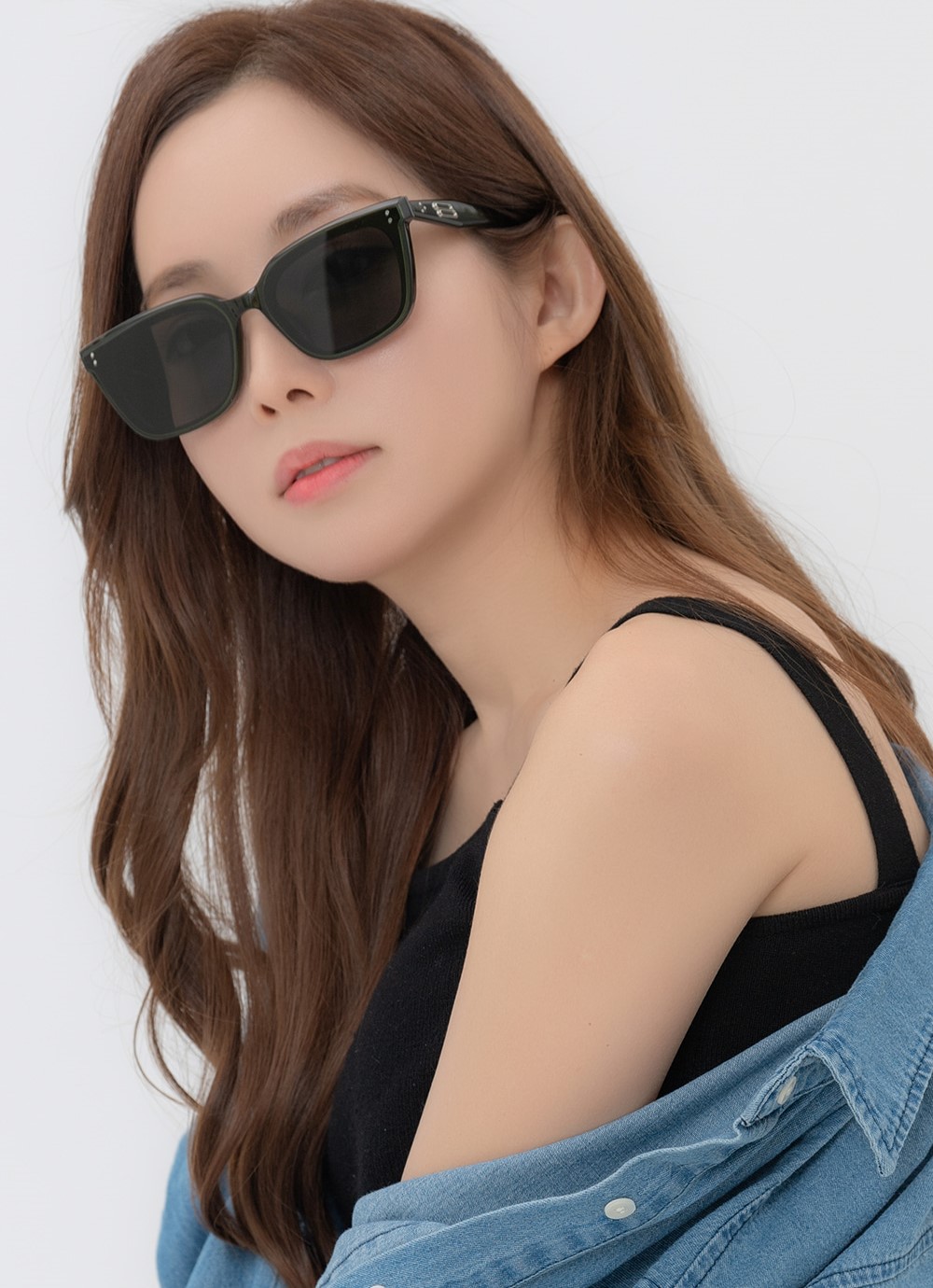 Kính râm Gentle Monster Tote KC2 Black Lenses Translucent Khaki Acetate Frame 6