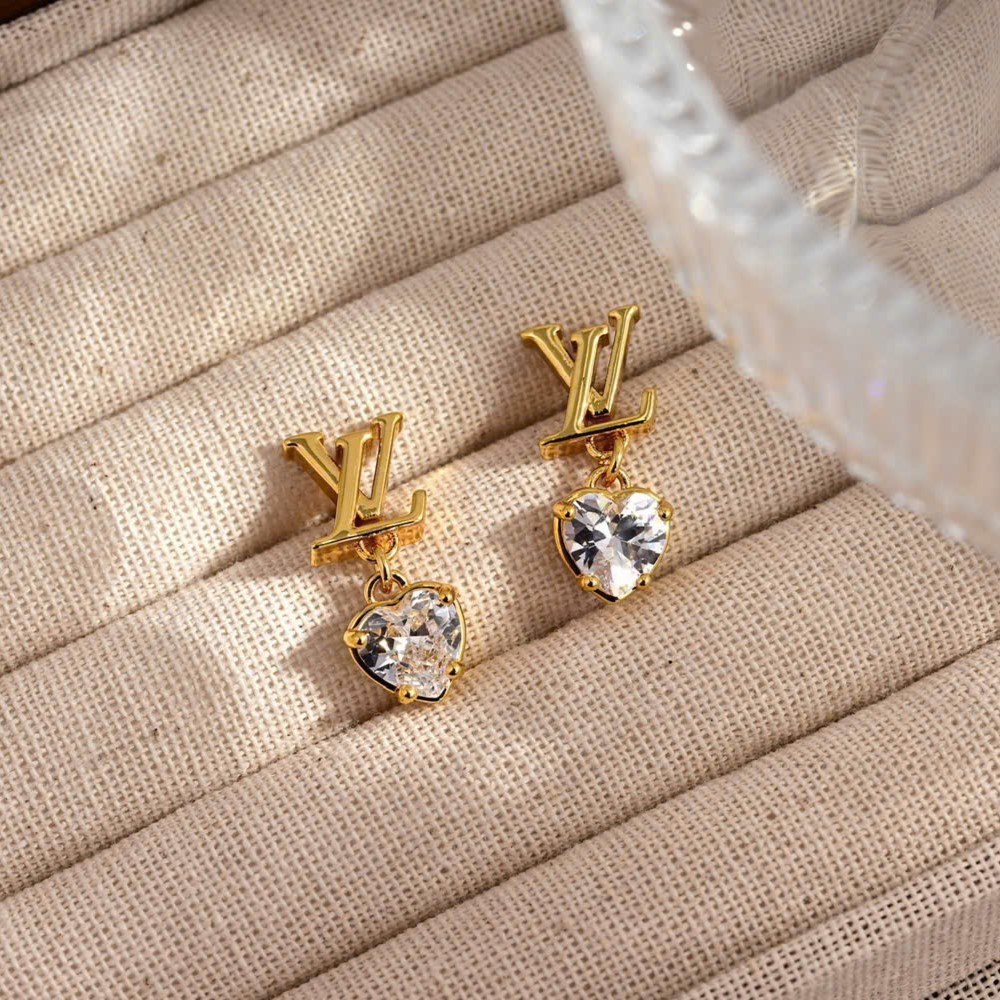 Hoa tai LV Iconic Heart Earrings LV Initials and Heart Charms 10