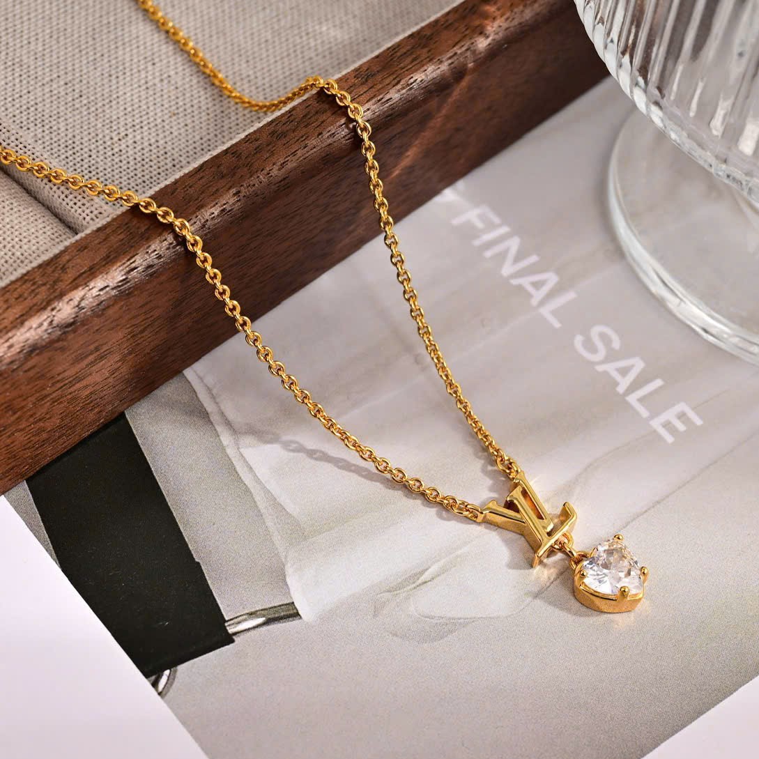 Dây chuyền nữ LV Iconic Heart Necklace LV Initials and Heart Pendant 2