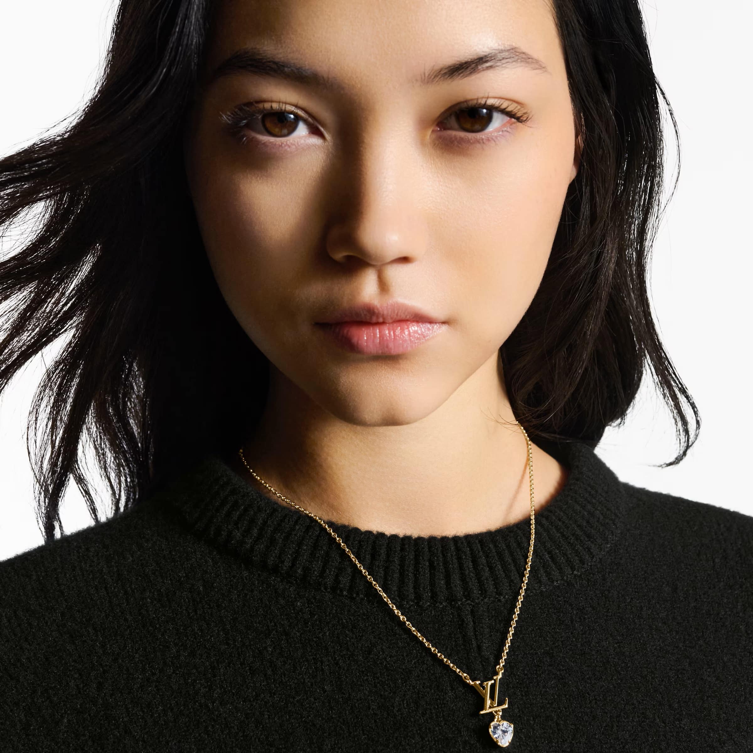 Dây chuyền nữ LV Iconic Heart Necklace LV Initials and Heart Pendant 3