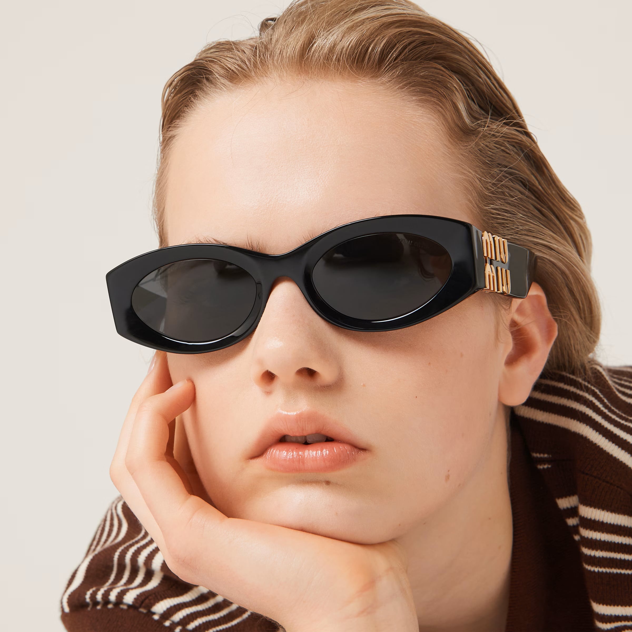 Kính mát Miu Miu Glimpse sunglasses Slate Gray Lenses SMU11W 2