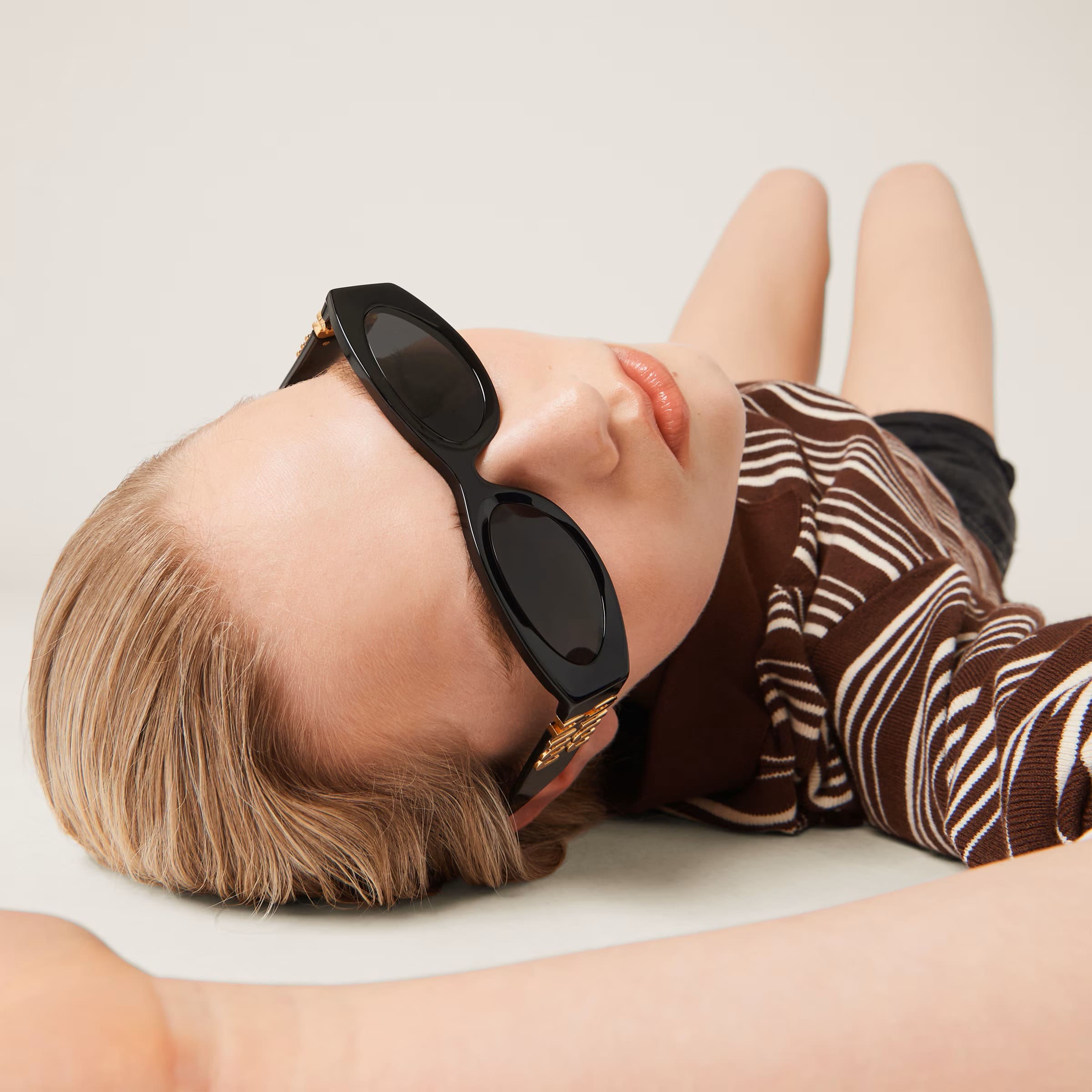 Kính mát Miu Miu Glimpse sunglasses Slate Gray Lenses SMU11W 7