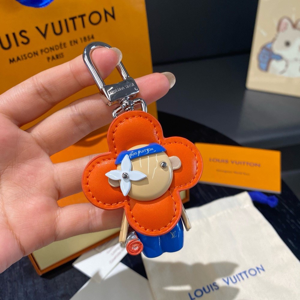 Móc khóa limited LV Louis Vuitton Vivienne Gym Bag Charm M01198 3