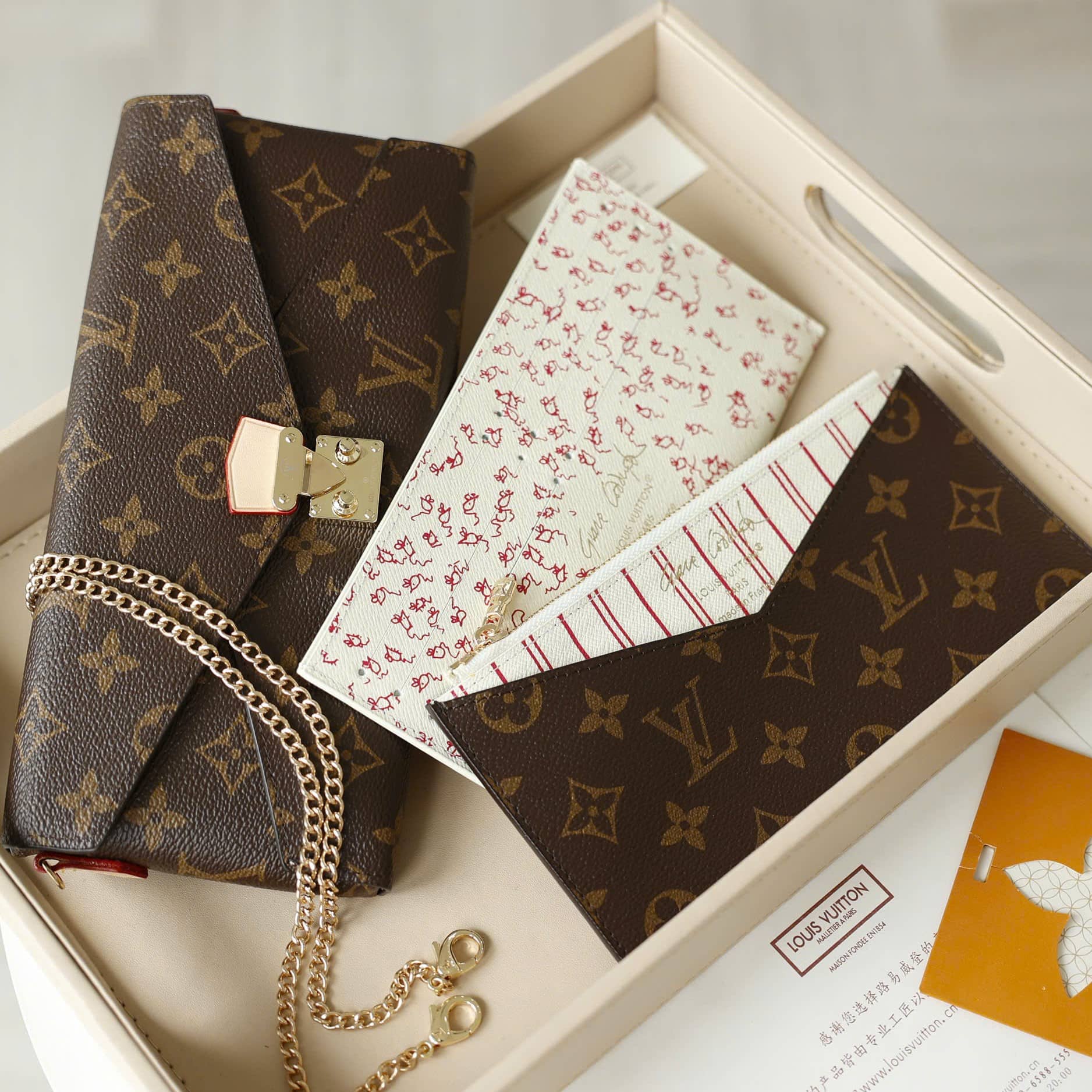 Túi nâu Louis Vuitton Travels With Grace Coddington Kirigami Organizer On Chain 3