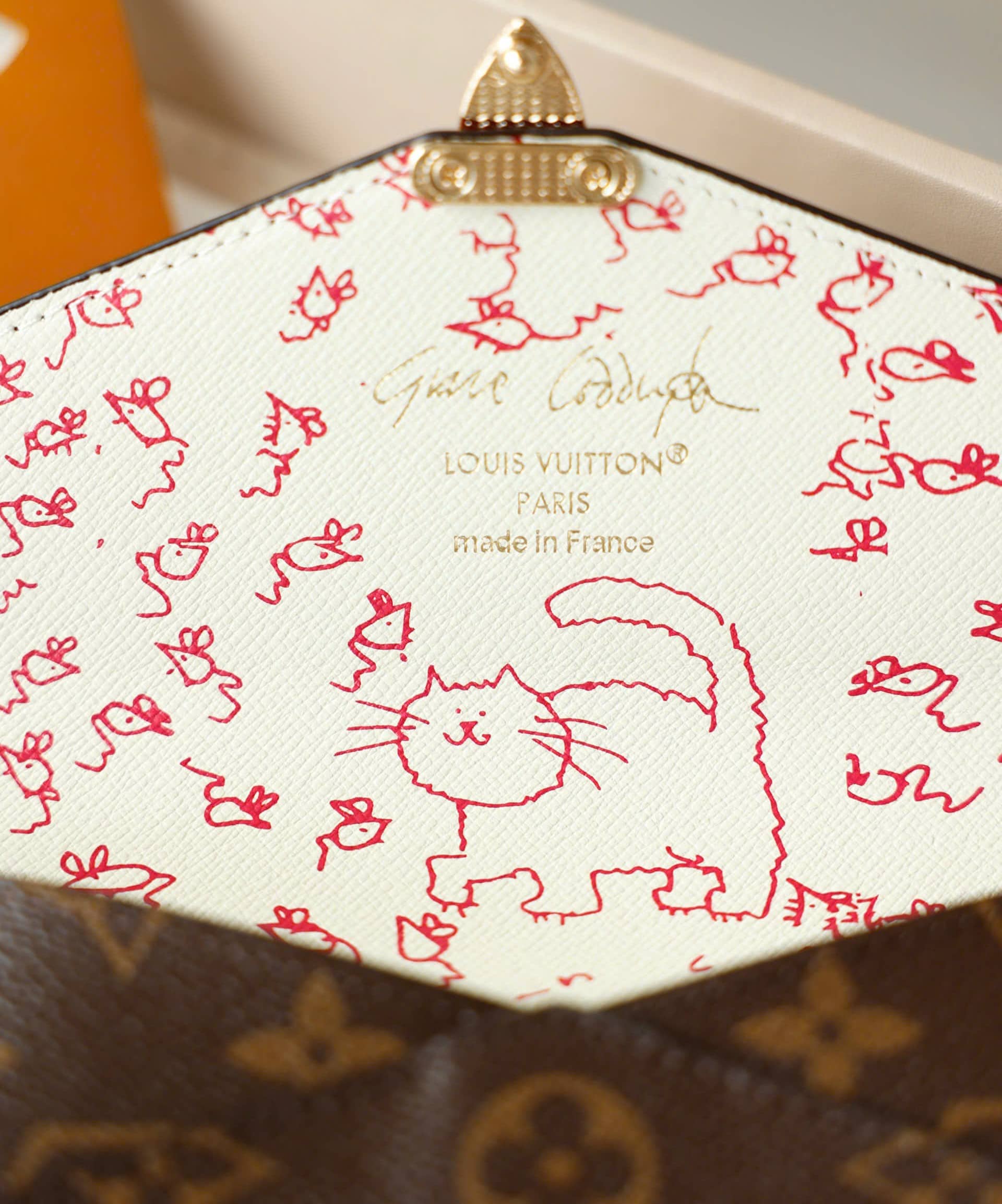 Túi nâu Louis Vuitton Travels With Grace Coddington Kirigami Organizer On Chain 12