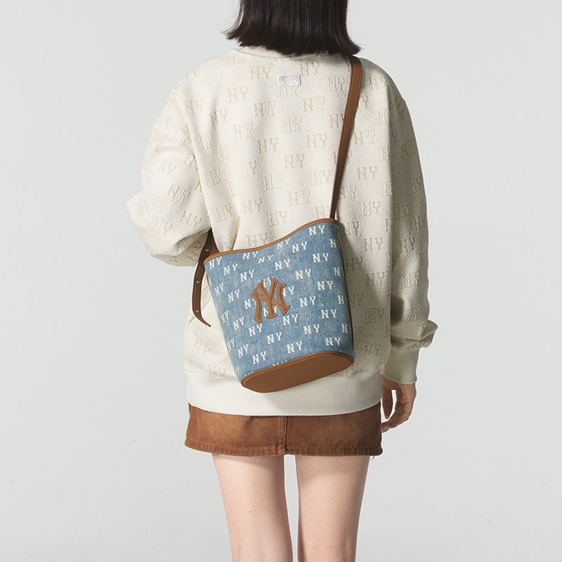Túi Đeo Chéo nữ MLB Classic Monogram Vintage Denim Bucket Bag New York Yankees Blue 3ABMMV65N-50BLL 9