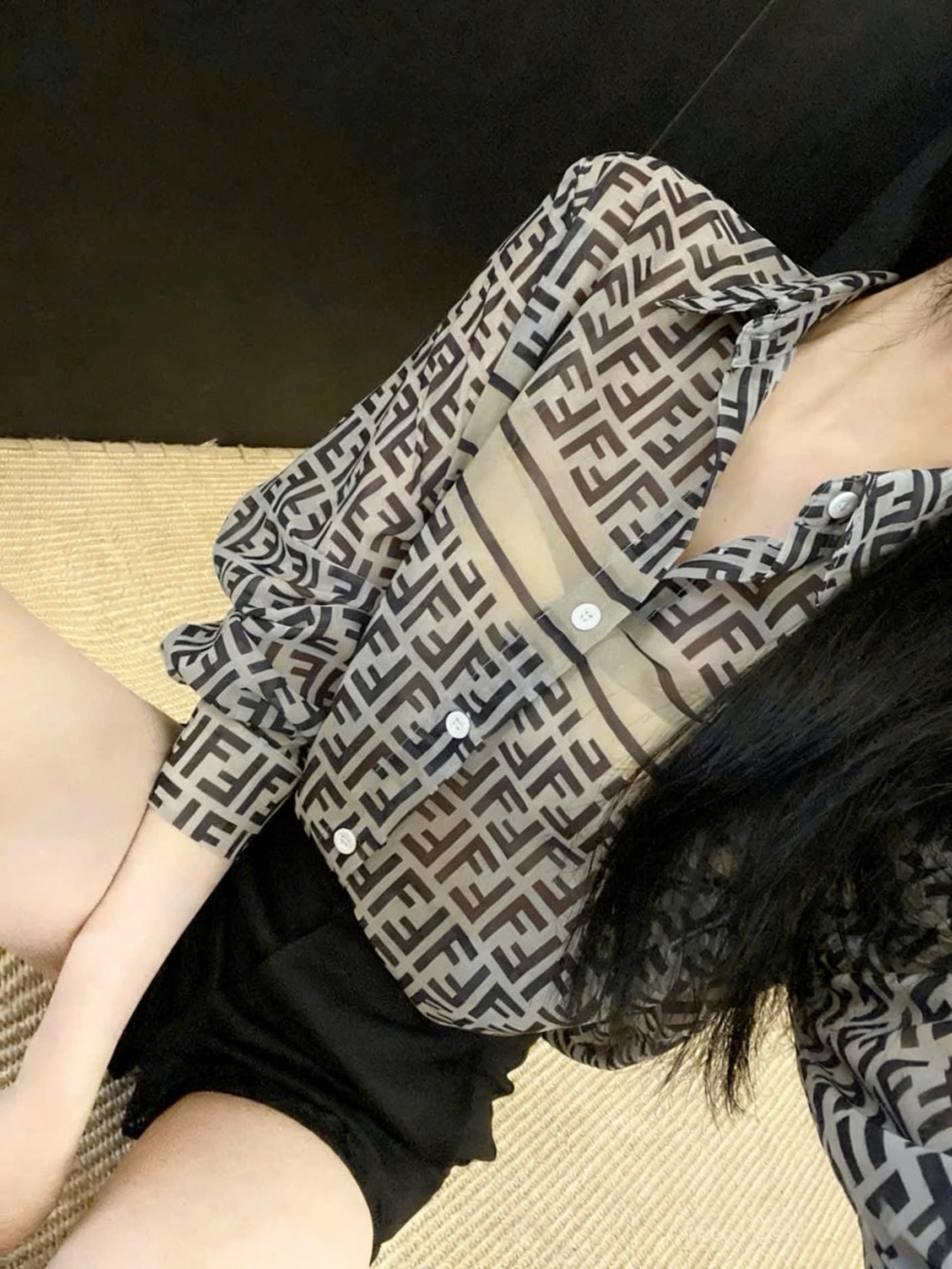 Áo sơ mi nữ nâu tay dài họa tiết hãng Fendi 4