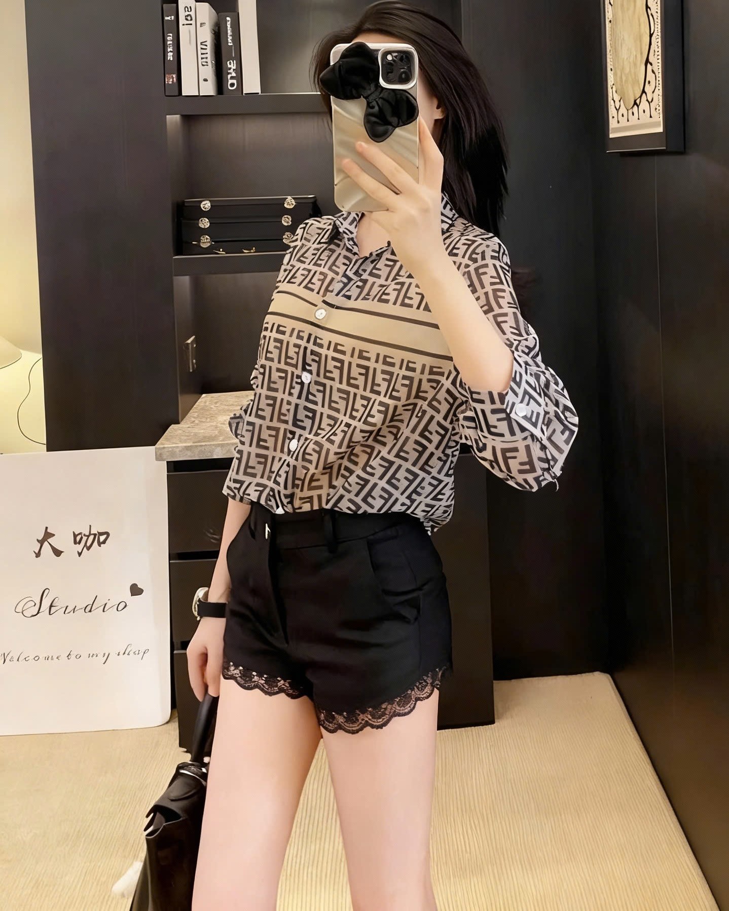 Áo sơ mi nữ nâu tay dài họa tiết hãng Fendi 6