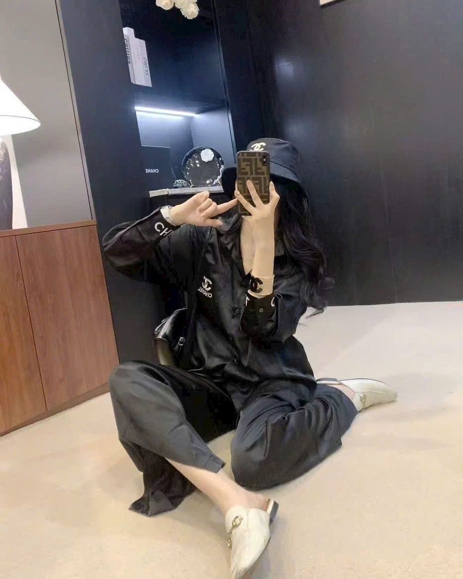 Combo lụa áo sơ mi quần dài đen CHANEL 3