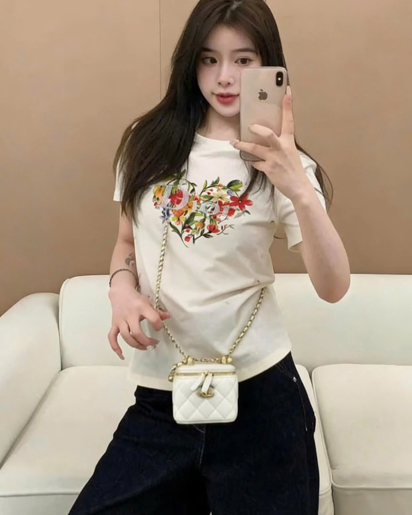 Áo thun trắng tay ngắn thêu hoa lá nữ Dior Dioramour Fitted T-Shirt White Cotton Jersey with Multicolor Floral Heart Motif 6