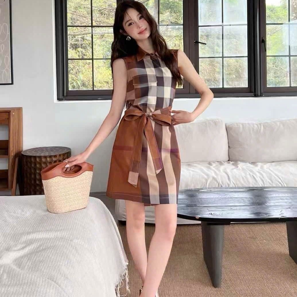 Đầm nữ thời trang sát nách nâu sọc đứng Burberry 10