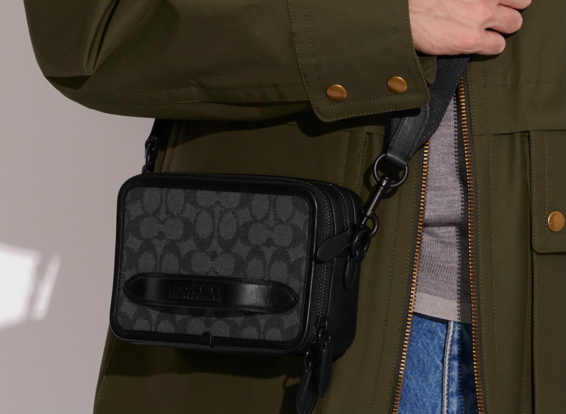 Túi đeo chéo Coach Nam Charter Crossbody Signature Jacquard CC069 5