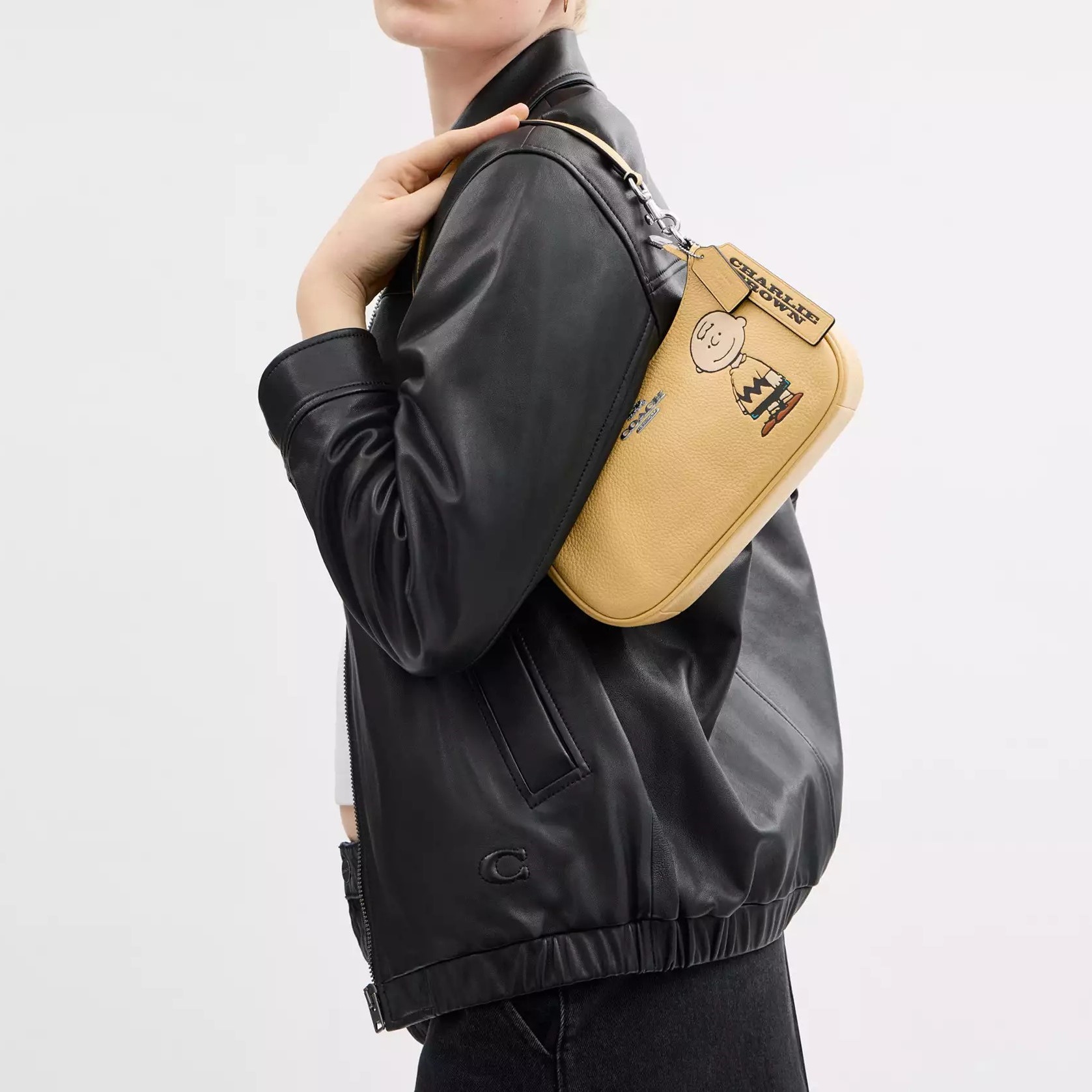 Túi kẹp nách Coach X Peanuts Teri Shoulder Bag With Charlie Brown Hay Multi CBJ83 8