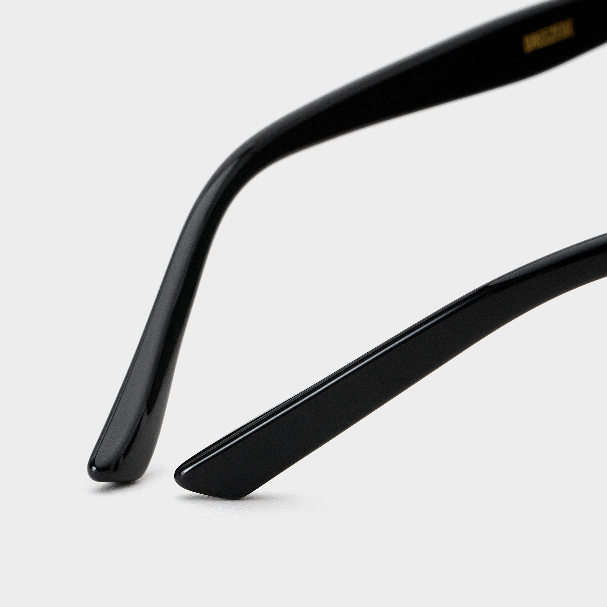 Kính Gentle Monster Breezebe 01 Gray Lenses Black Acetate Frame 21