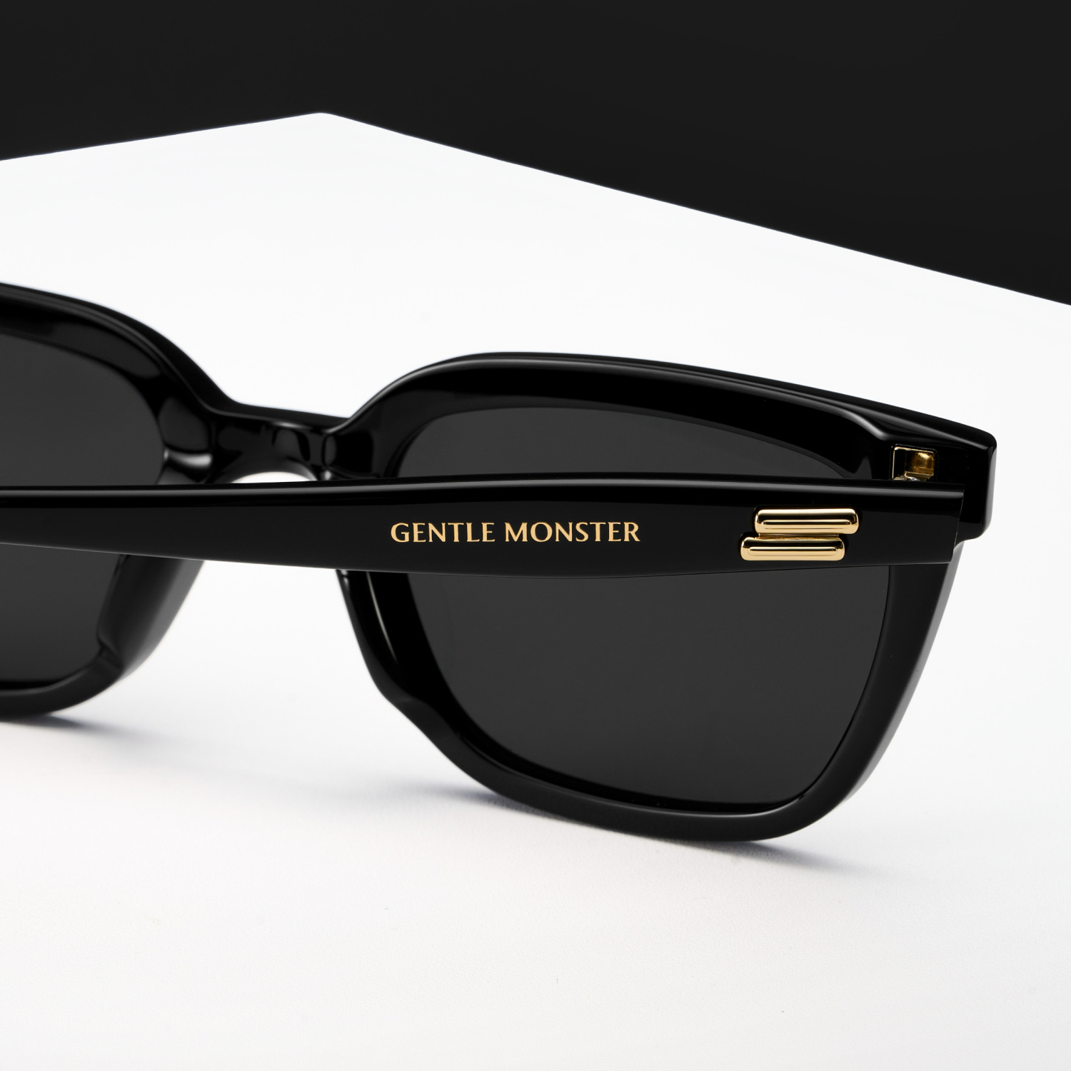 Kính Gentle Monster Breezebe 01 Gray Lenses Black Acetate Frame 23