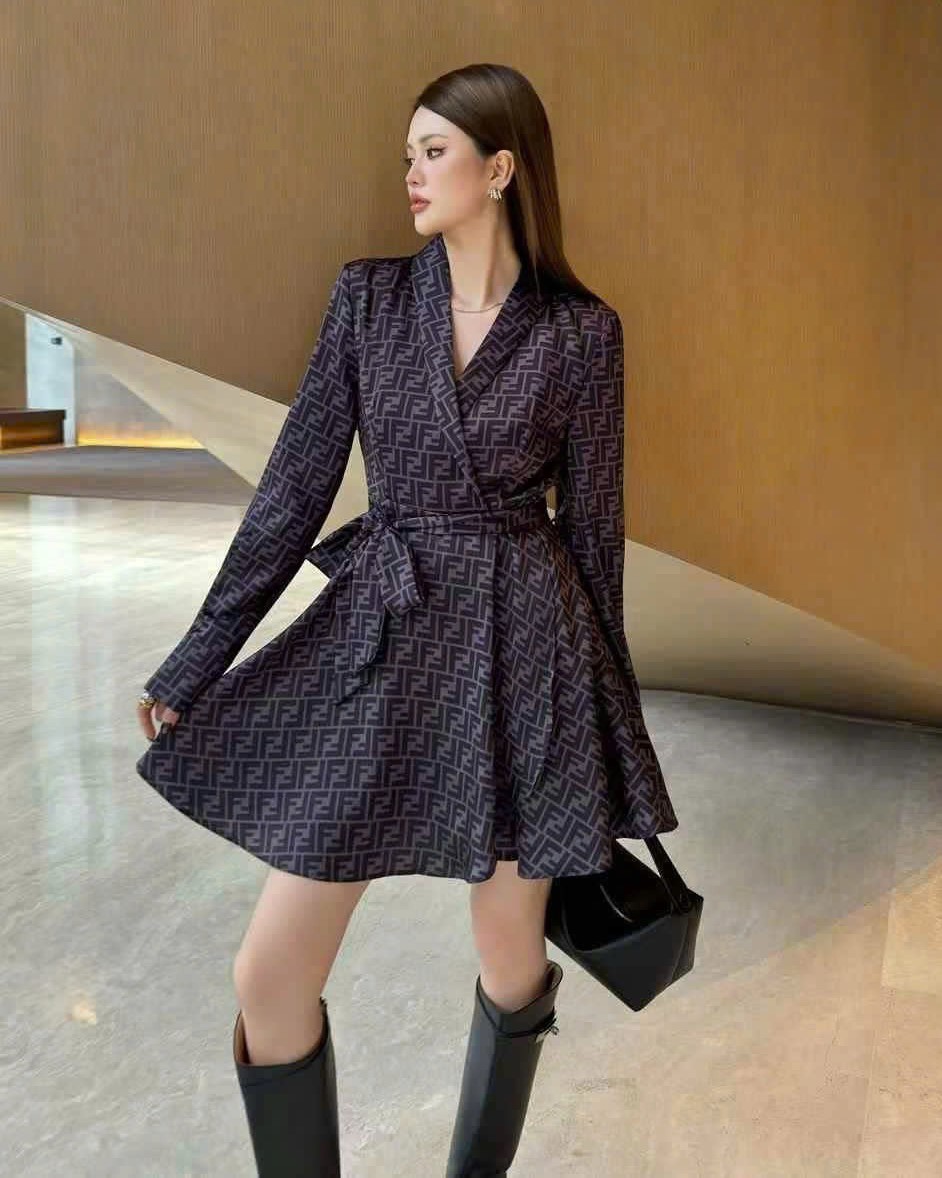Áo đầm cổ vest dáng xòe Fendi 7