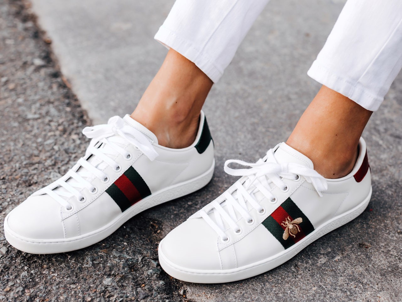 GIÀY SNEAKER GUCCI ACE EMBROIDERED SNEAKER WHITE LEATHER WITH BEE MÀU TRẮNG 6