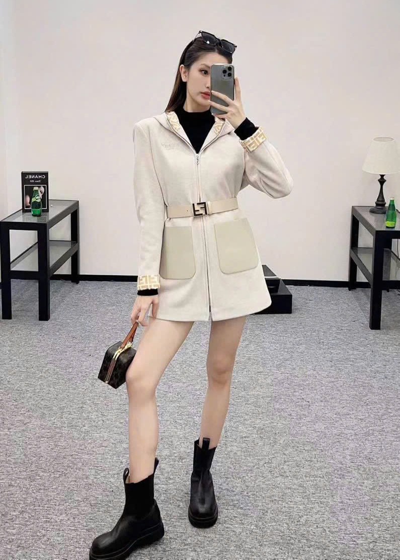 Áo khoác dạ có nón thời trang Fendi 18